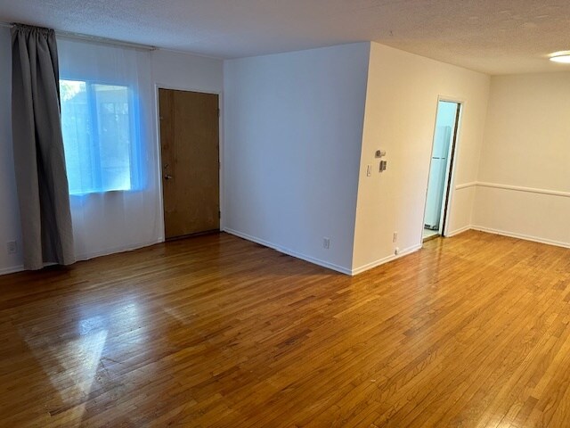 Foto del edificio - 1610 N Martel Ave