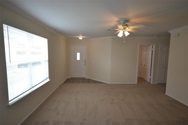 Foto del edificio - 411 Golden Gate Dr