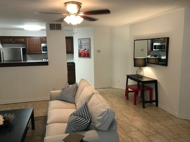 Foto del edificio - 4740 Walden Cir