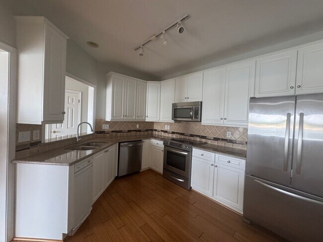 Foto del edificio - 9462 Bay Front Dr