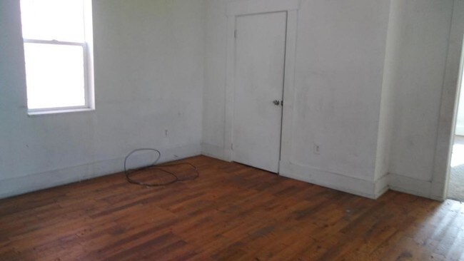 Building Photo - 570 N Pershing Ave