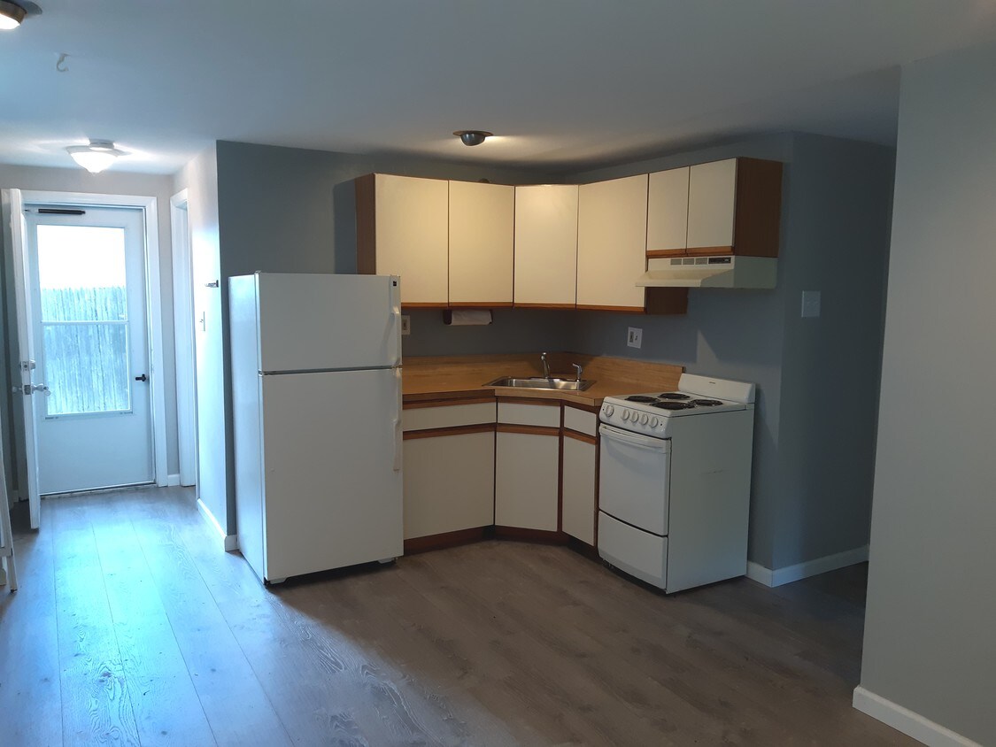 Foto principal - 212 Bellerose Ave