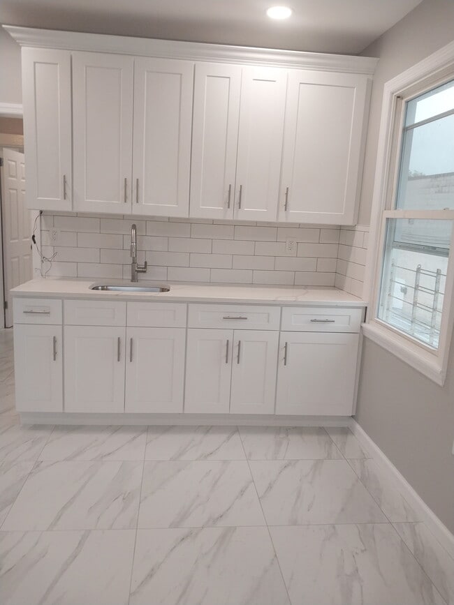 totally renovated kitchen - 137 Chestnut Ave