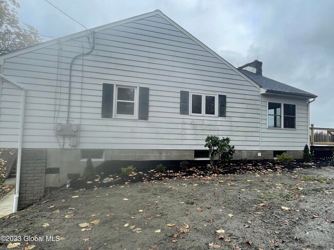 Building Photo - 154 Weatherwax Rd