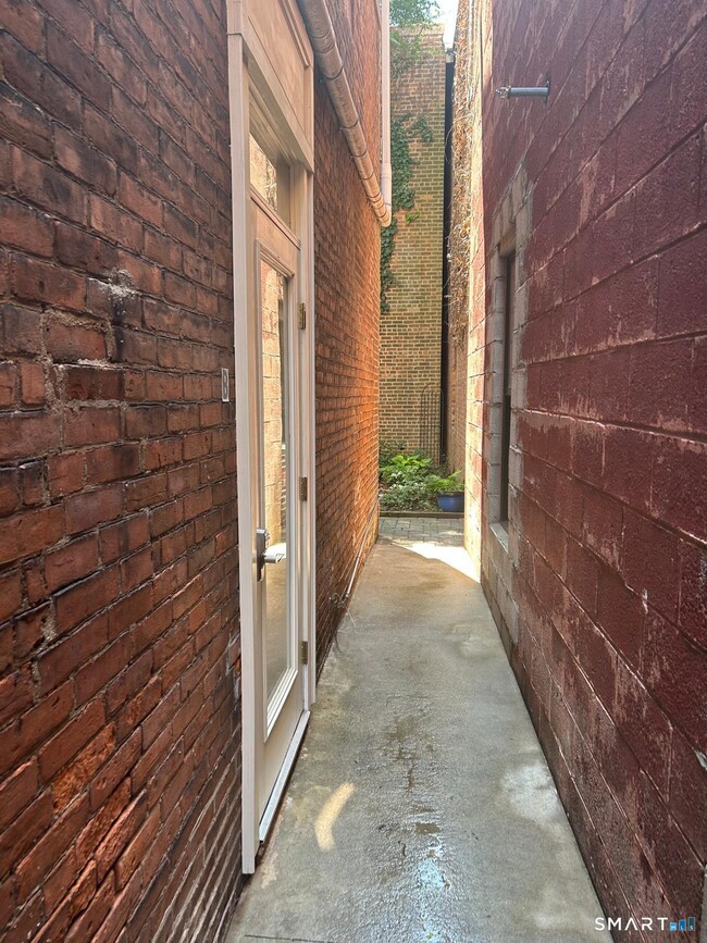 Building Photo - 844 Grand Ave