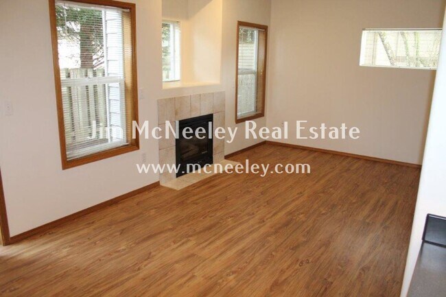 Building Photo - 2 br, 2.5 bath House - 572 SW 150th Ave