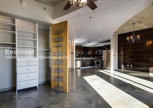 Building Photo - 1 Bed/2 Bath Condo with Garage / Pet-Friendly / Coming Soon!