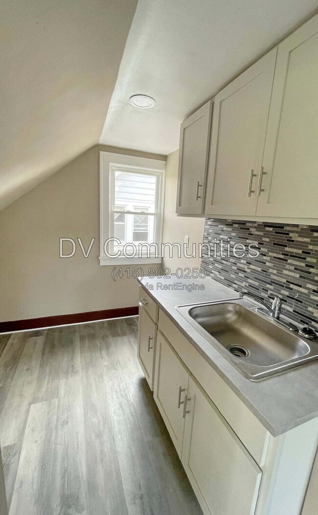 Building Photo - 1666 Glenmont Rd