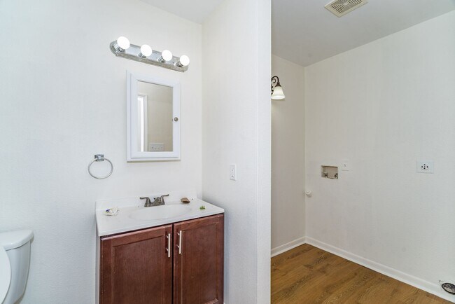 Foto del edificio - 3-Bedroom Duplex