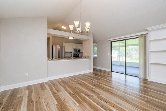 Foto del edificio - 5811 Silvermoon Ave