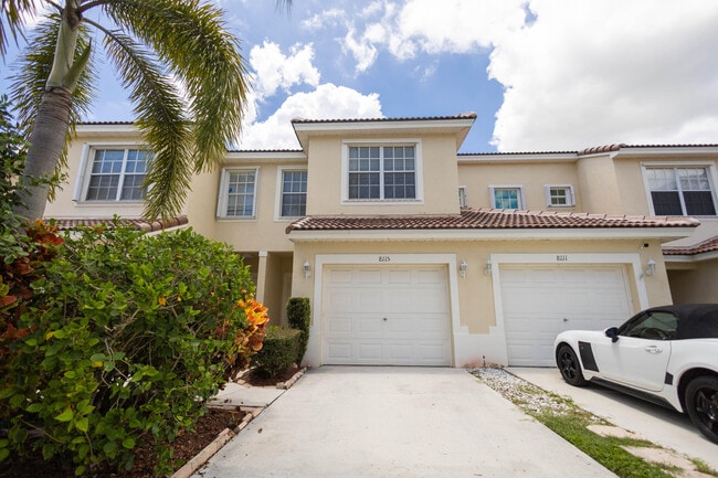Building Photo - 8115 Bellagio Ln