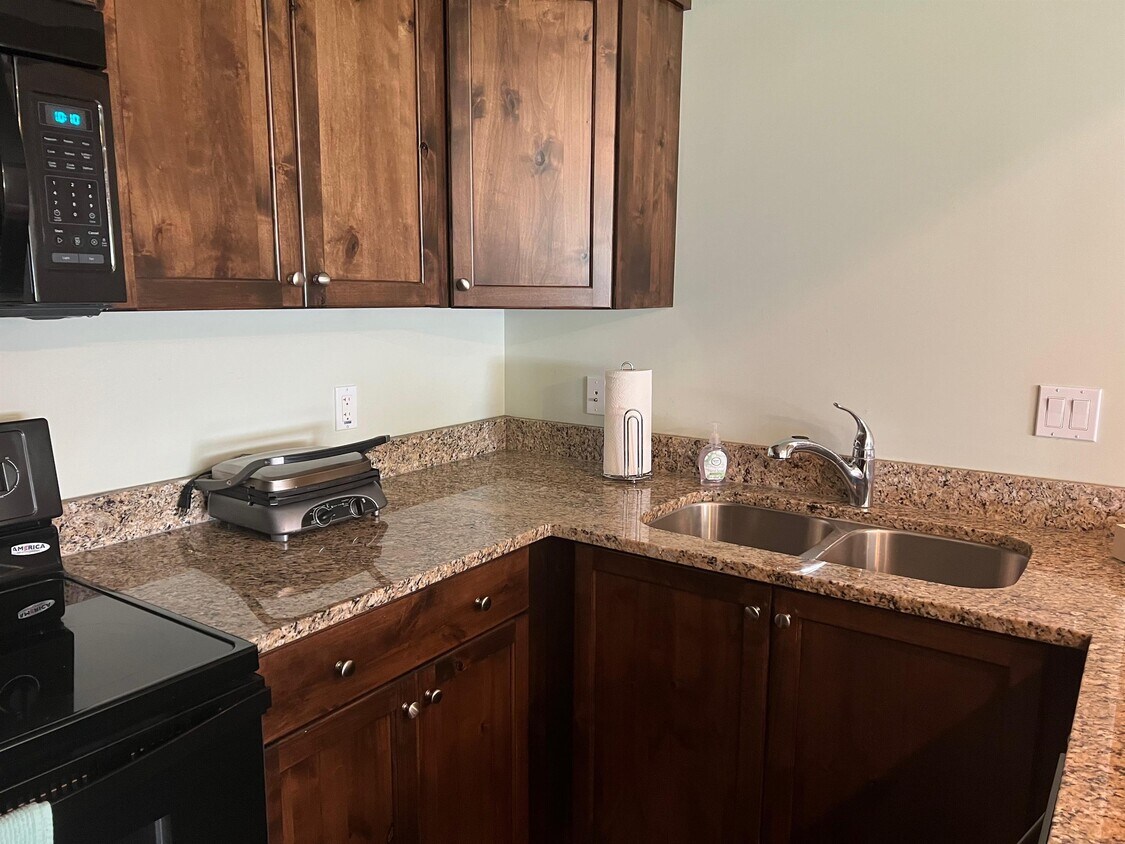 Foto principal - 64 N Main St