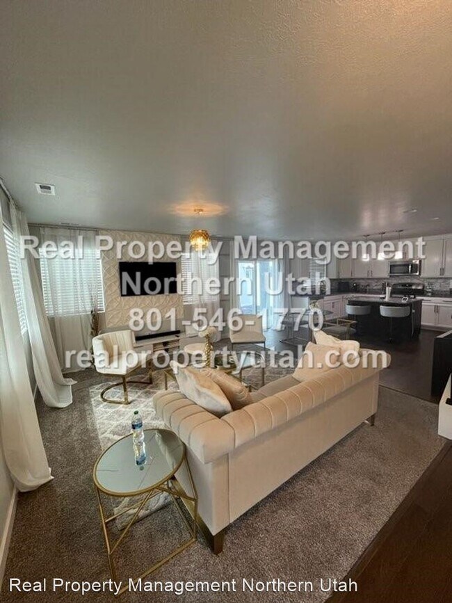 Foto del edificio - 4 br, 3 bath House - 2098 W. 3290 S.