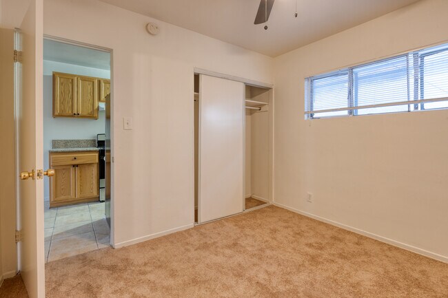 Foto del edificio - 15741 Blaine Ave