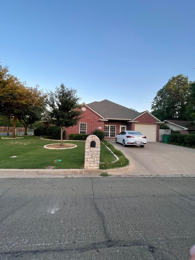 1440 W Park St Unit 1440, Stephenville, TX 76401 Apartments in