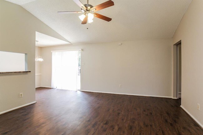 Foto del edificio - 12714 Glenhollow Dr