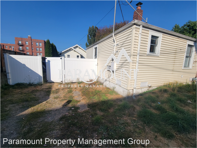 Building Photo - 1 br, 1 bath House - 829 1/2 Dr ML King Way