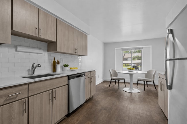 Building Photo - Edge At Farmington Hills - Farmington Hills, MI