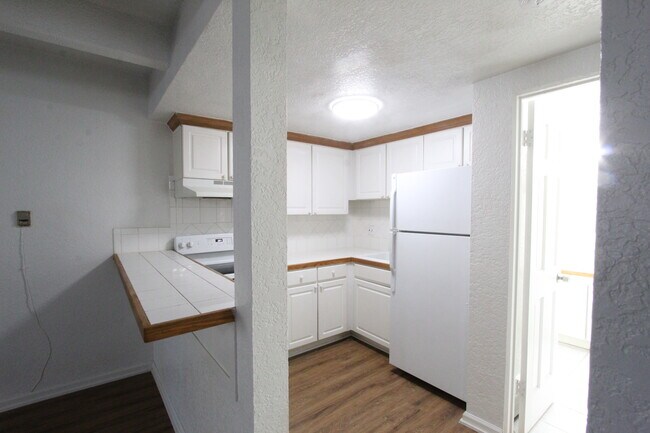 Kitchen - 655 N Pearl St
