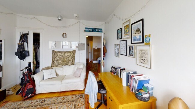 Building Photo - Cozy Cleveland Circle three bedrooms apartment