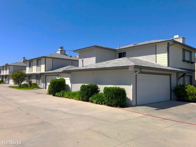 Building Photo - 2 br, 1.5 bath Townhome - 9308 Ramona St.