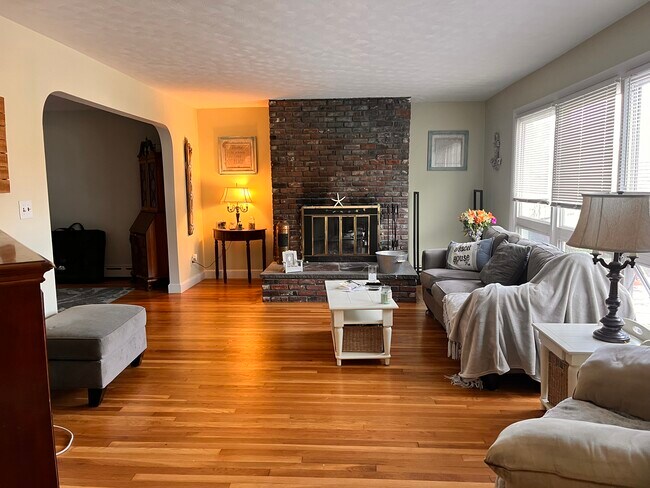 Foto del edificio - 57 Fox Hill Rd
