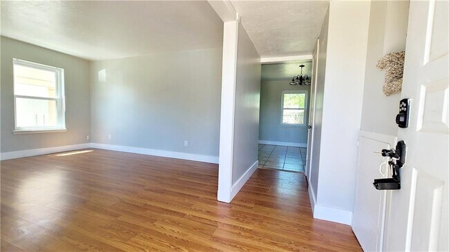 Building Photo - 14025 N Everest Ave