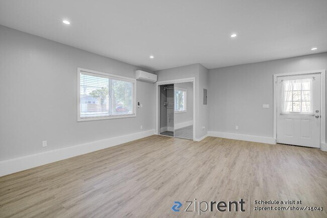 Foto del edificio - 9742 Gerald Ave