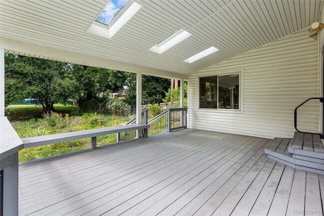 Building Photo - 6552 Orion Rd