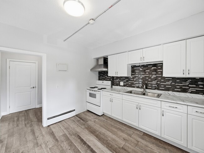 Building Photo - 309 Strathearne Ave