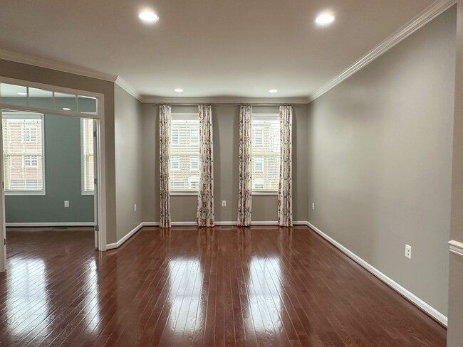 Building Photo - Gorgeous End Unit Garage Townhome In Bramb...