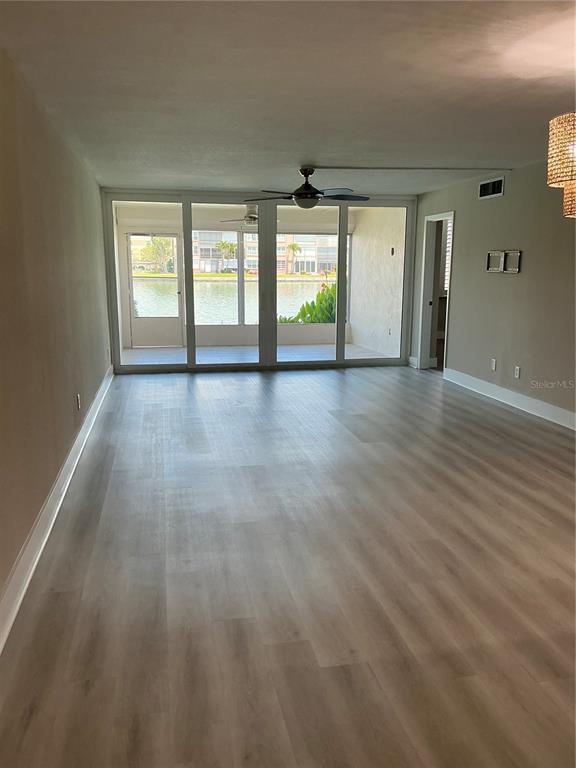 Building Photo - 7645 Sun Island Dr S