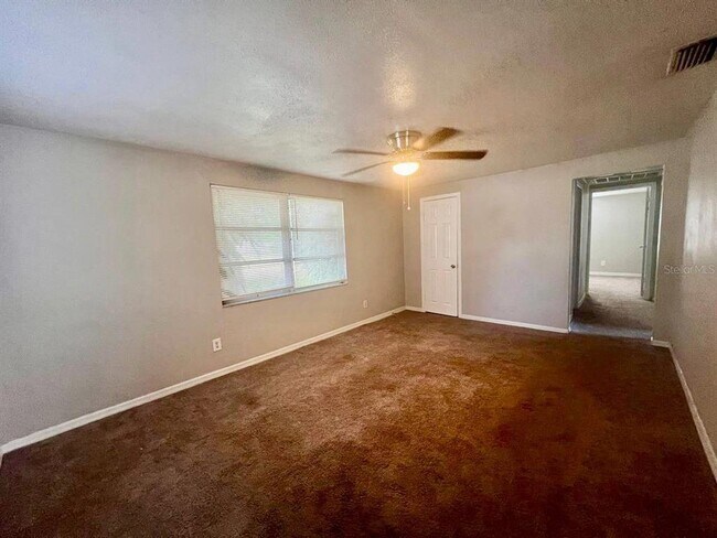 Foto del edificio - 1513 E Poinsettia Ave
