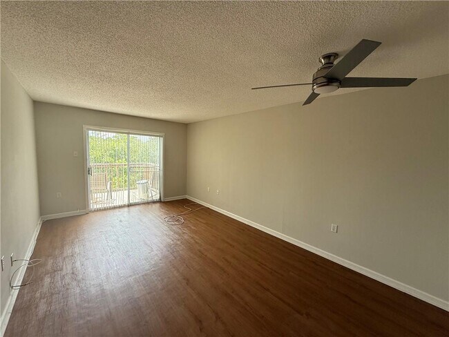 Foto del edificio - 332 Riverbend Dr