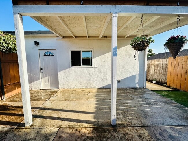 Building Photo - 358 Gavin St