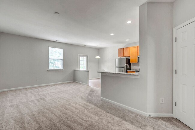 Foto del edificio - BEAUTIFUL TOWNHOUSE WITH COMMUNITY POOL