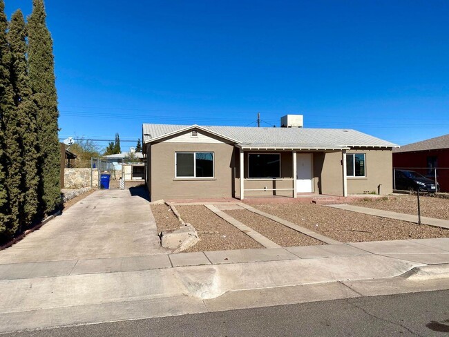 Building Photo - 7561 Mazatlan Dr