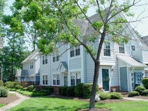 Building Photo - 400 Bracknell Arch