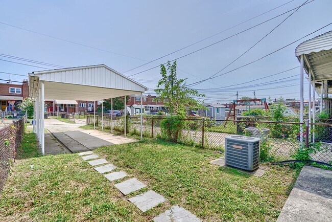 Foto del edificio - Spacious Townhome 3Bed/2Bath in Dundalk