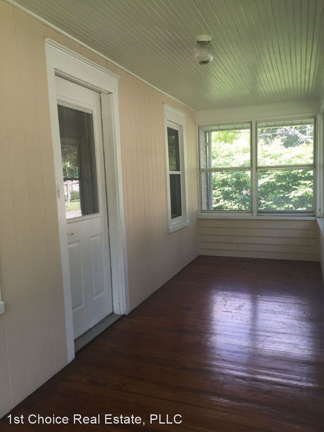 Building Photo - 2 br, 1 bath House - 702 E. Cavanaugh