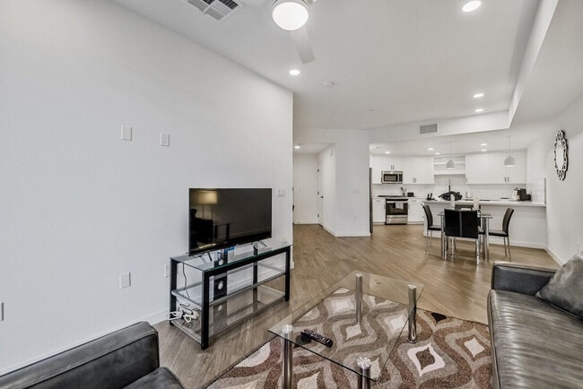 Foto del edificio - 375 Camino De La Reina