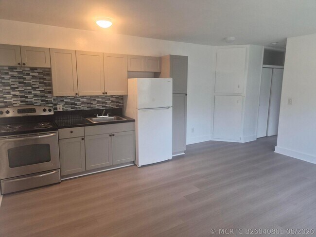 Building Photo - 2032 NE 168th St
