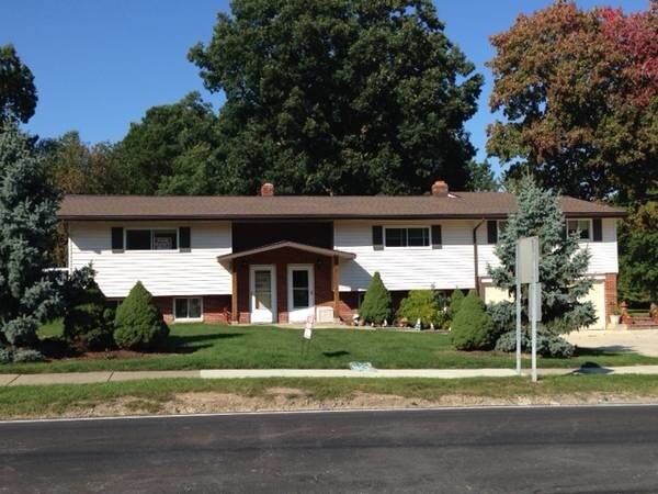 Primary Photo - 920 E Ridgewood Dr
