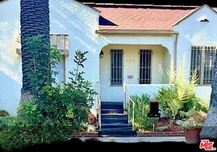 Building Photo - 8415 Rosewood Ave