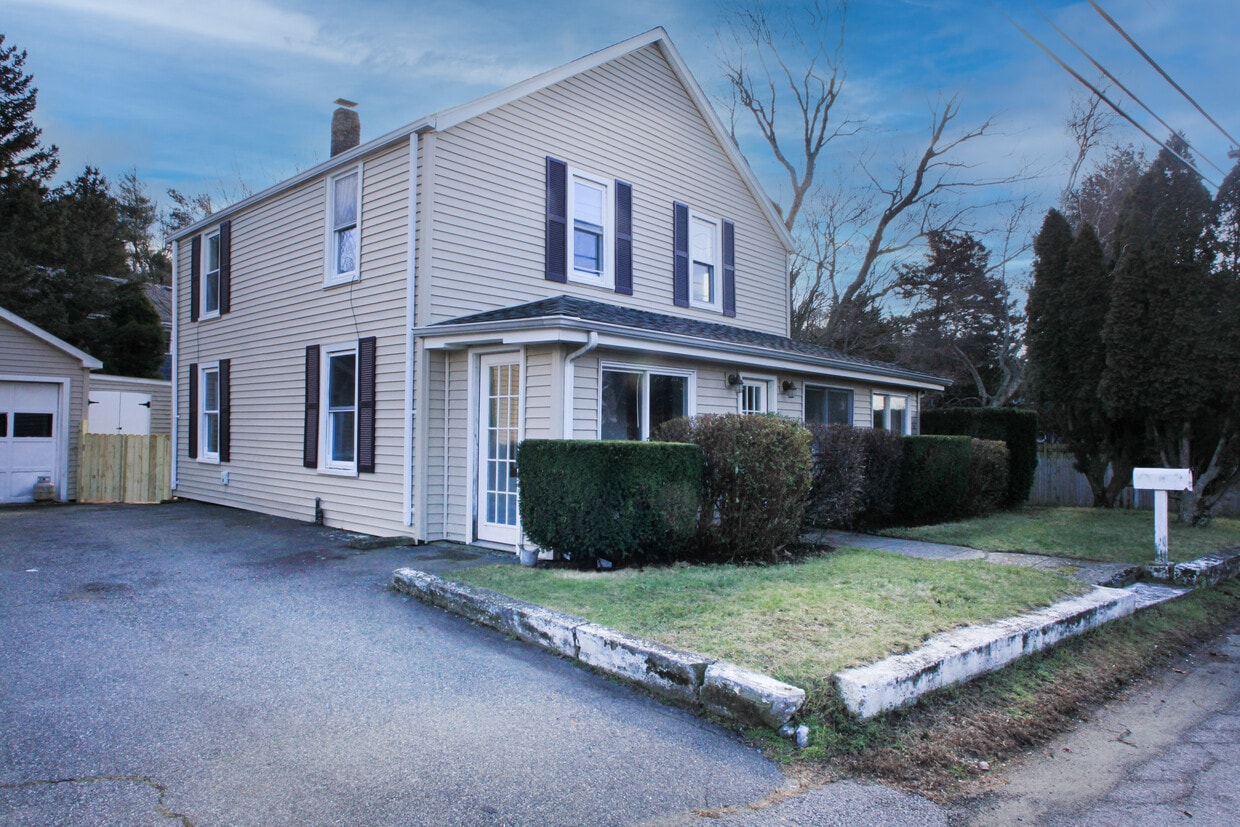 1021 Anthony Rd, Portsmouth, RI 02871 House Rental in Portsmouth, RI