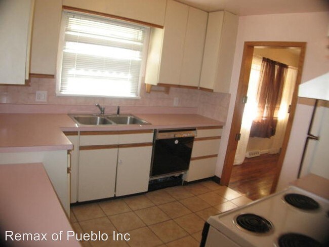 Building Photo - 3 br, 1 bath House - 2402 Court St