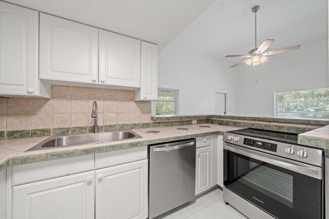 Foto del edificio - 2585 W G Rd