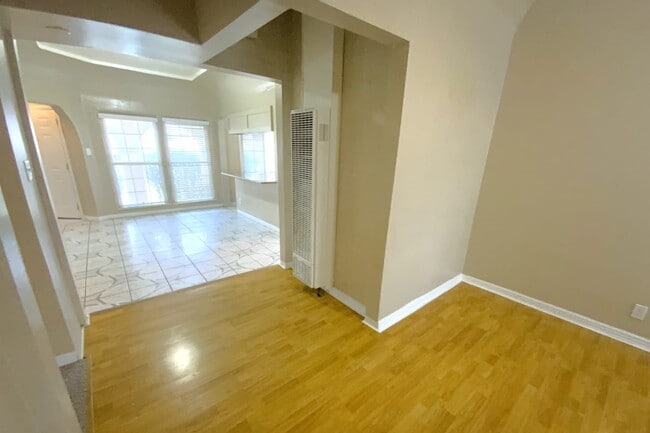 Building Photo - 2052 W 69th St