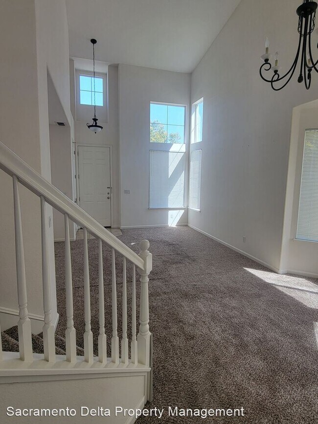 Building Photo - 3 br, 2.5 bath House - 5309 Nickman Way