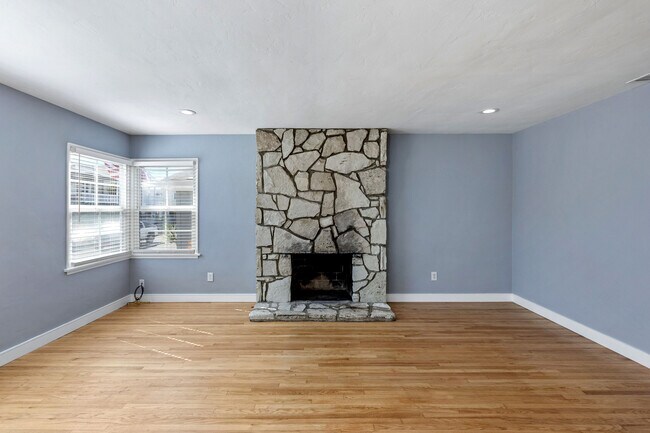 Building Photo - 435 Longfellow Ave